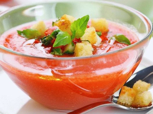 Gazpacho - Sommerversion des ersten Ganges: Spanische kalte Gemüsesuppe, oft auf Tomatenbasis