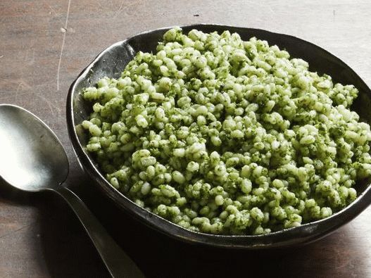 4. Gerstenbrei mit Grünkohlpesto.