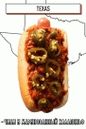 Hot Dog mit Chili und eingelegten Jalapenos
