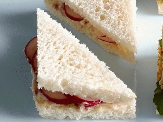 38. Sandwich mit Radieschen und Sardellen