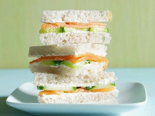 11. Lachs-Gurken-Sandwich
