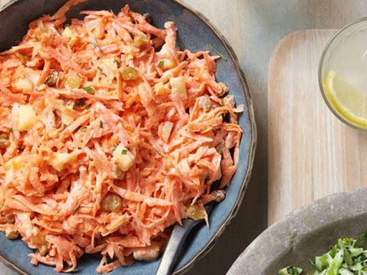 Kohlsalat mit Karotten und Ananas (Nr. 13)