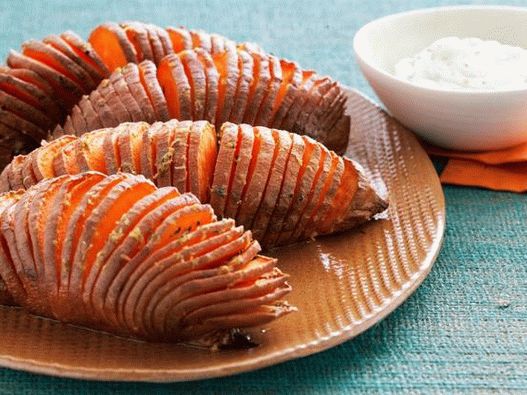 Nr. 37: Gebackene Süßkartoffel Hasselbeck Nr. 37: Gebackene Süßkartoffel Hasselbeck