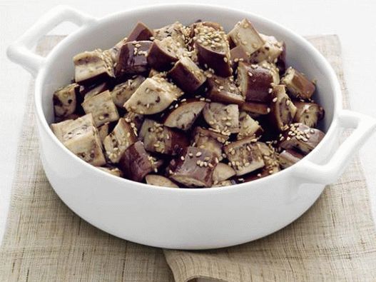 Foto von gedämpften Auberginen mit Sesam