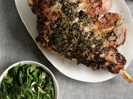 Foto Lammkeule mit Kräutern und junger Rübe