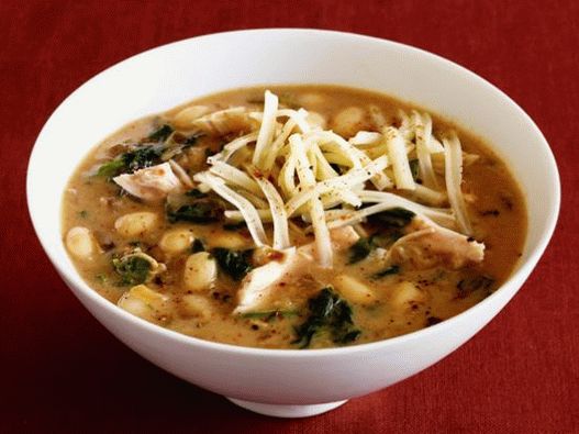 Foto von weißem Chili mit gebackenem Knoblauch