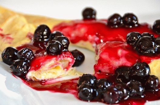 Photo Pancakes mit Frischkäse und Heidelbeersauce