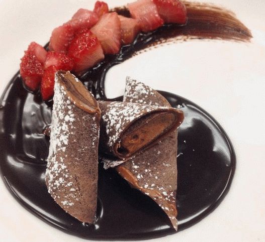 Foto Pfannkuchen mit Schokoladenmousse