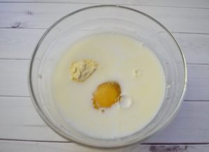 Pfannkuchenrolle mit Mohn