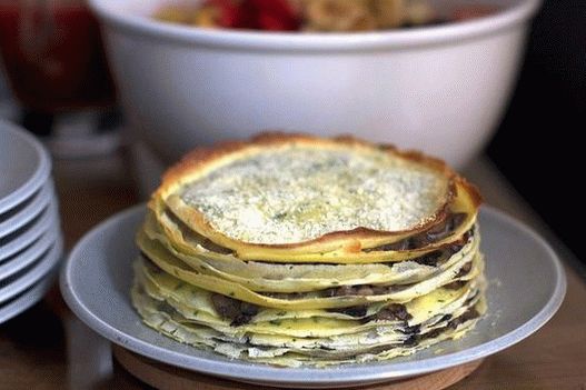Photo Pancake Cake mit Käse und Champignons