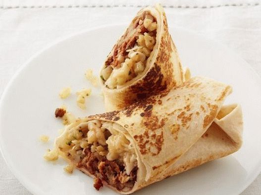 Foto von Burrito mit Blumenkohl und Chorizo
