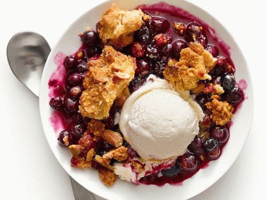 Photo Blueberry Crumble mit Mandelblättchen