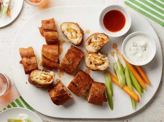 Foto von Knoblauchbrot gefüllt mit Buffalo Chicken