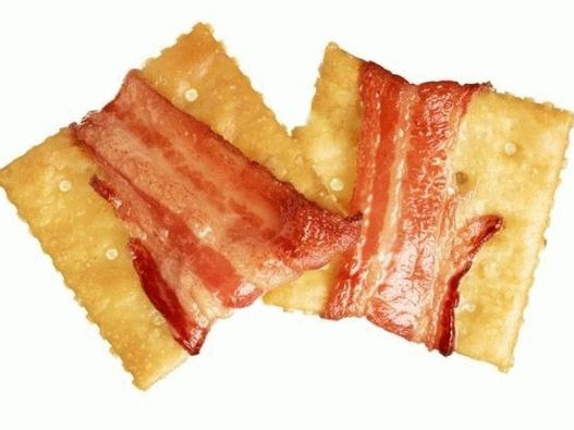 Mit Speck umwickelte Meersalzcracker