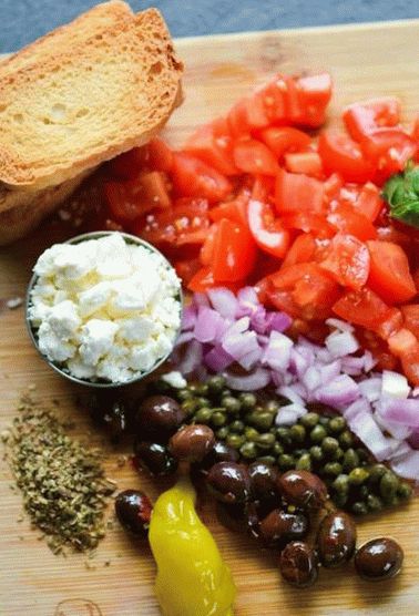 Foto von Dakos (griechischer Salat auf Toast)