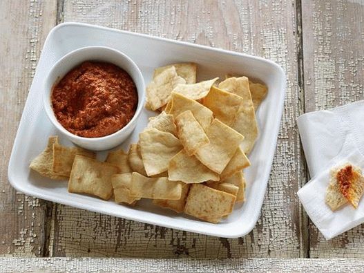 Photo Dip Sauce aus gebackenen Paprikaschoten und Walnüssen (Muhammara)