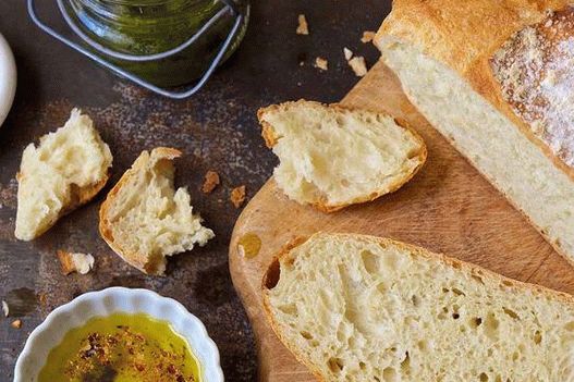 Foto Hausgemachtes Brot mit Salbei