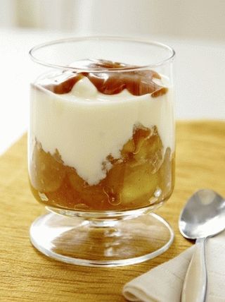 Photo Hausgemachter Joghurt mit Apfelkompott
