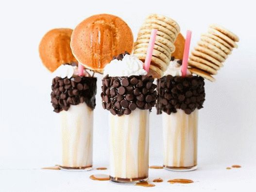 Foto - Milchshake mit Schokolade und Pfannkuchen