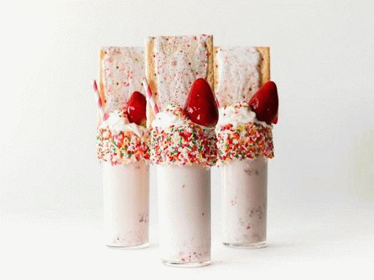 Foto - Milchshake mit Erdbeeren und Keksen