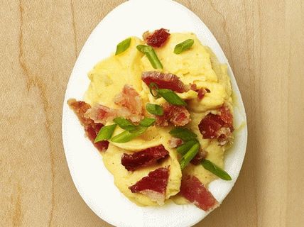 Photo Gefüllte Eier mit Speck
