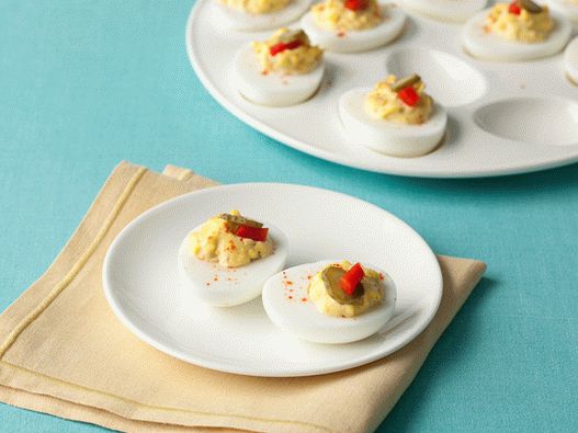 Foto Gefüllte Eier mit Gurken