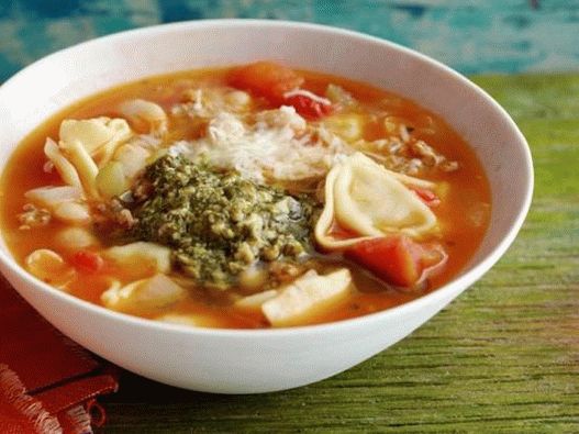 Fotobohnensuppe mit italienischen Knödeln und grünem Dressing