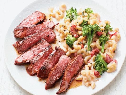 Photo Flank Steak mit mcn Käse und Brokkoli