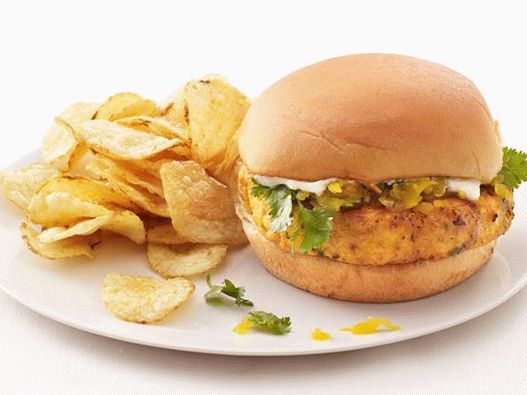 Photo Hamburger mit Lachs, Curry und Relish von in Wein gedünsteten Schalotten und Äpfeln