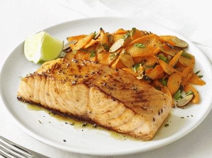 Foto glasierter Lachs mit würzigen Möhren