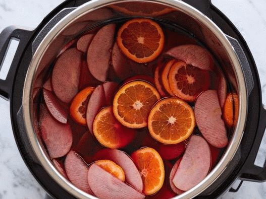 Foto von Glühwein in einem Slow Cooker