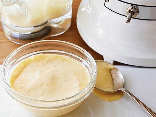 Photo Dutch Sauce in einem Mixer