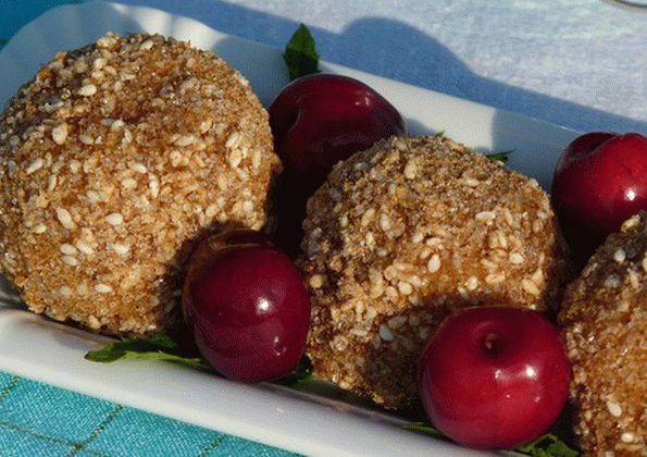 Gombovtsy mit Kirschen