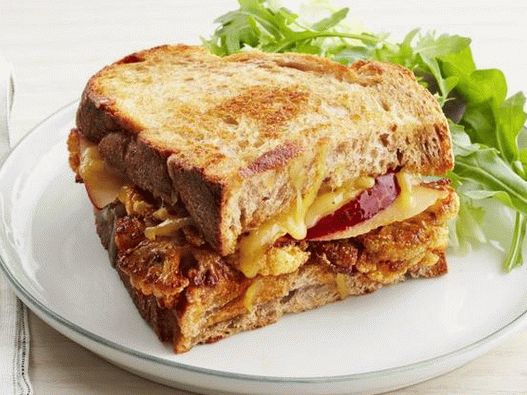 Photo Sandwich mit heißem Käse und Blumenkohl