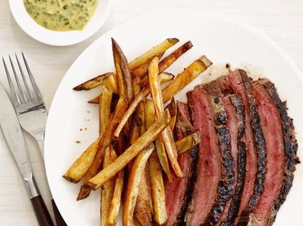 Photo Beefsteak mit Senfsauce und Kartoffeln