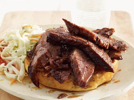 Photo Langsam gekochtes Rinderbruststück für Sandwiches