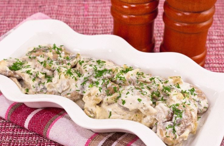 Champignons in saurer Sahne