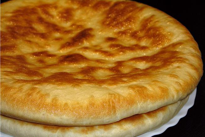 Khachapuri in einer Pfanne