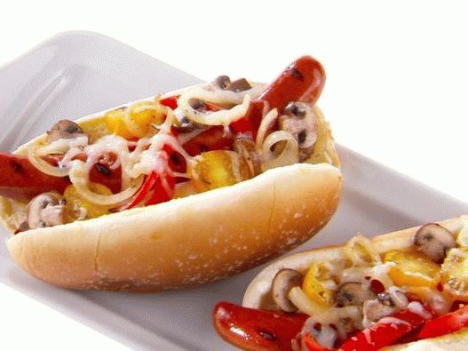 Foto Hot Dog mit Pilzen und Mozzarella
