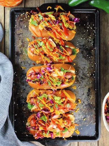 Foto von einem Hot Dog mit Kimchi im asiatischen Stil