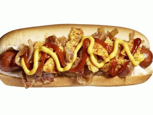 Foto von einem Hot Dog mit Chili-Gewürzen und Speck