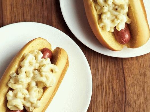 Foto Hot Dogs mit Pasta und Käse
