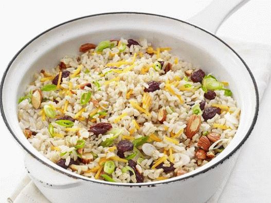 Photo Indischer Naturreispilaw mit Curry und Spaghetti