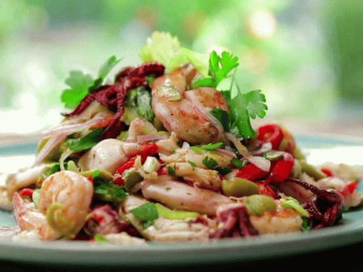 Photo Spanischer Salat mit Meeresfrüchten (Ensalada de Mar)