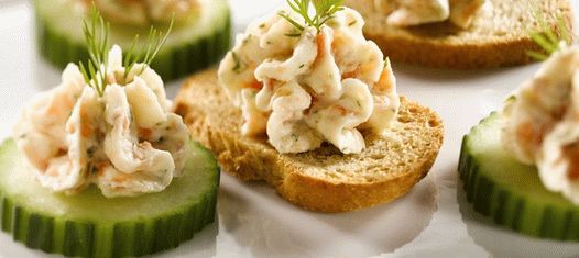 Foto von Häppchen mit Lachsmousse