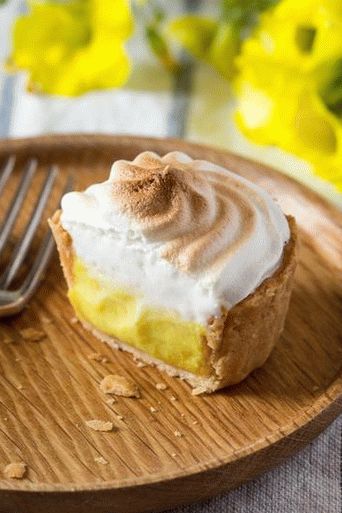 Photo Cupcakes mit Zitronenkurde und Baiser