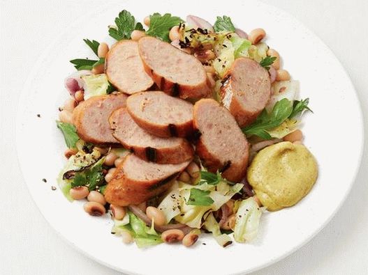 Fotokohlsalat mit Bohnen und Grillwurst