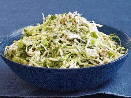 Fotokohlsalat mit Trauben und Walnüssen