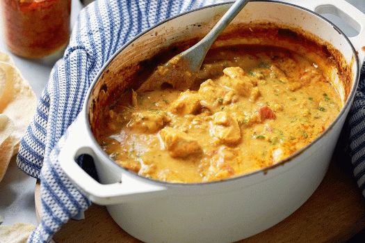 Foto von Hühnchen-Curry mit Kokosnuss-Erdnuss-Sauce