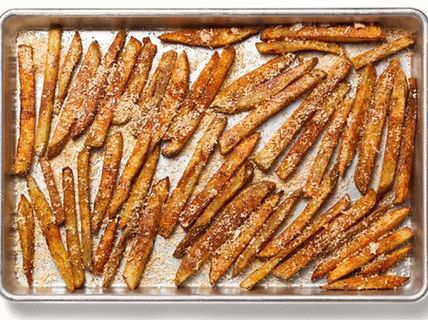 Foto von Pommes im Ofen mit Paprika und Parmesan